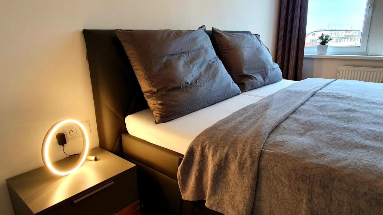 Luxury Apartment Vbloku Прага Экстерьер фото